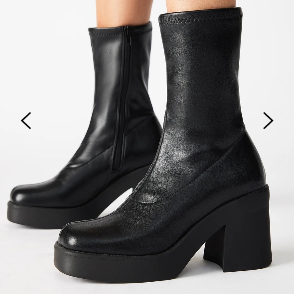 Steve Madden Size 8.5 Black Boots